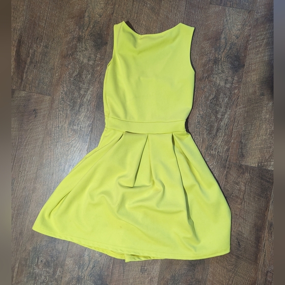 US 4 Lime Dress - Picture 3 of 3